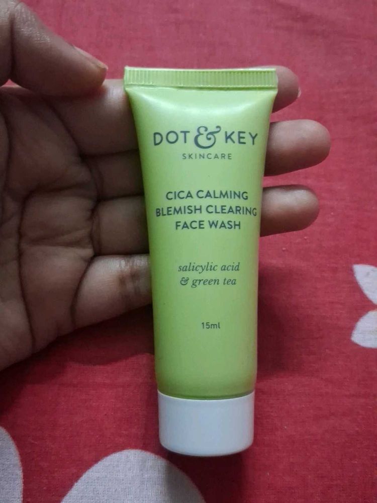 Dot &amp; Key Face Wash