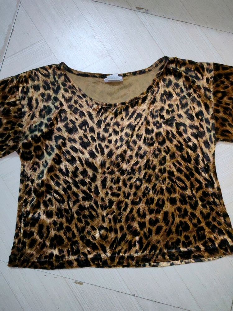Leopard Print Crop Top🐆🤎Shinny Texture.