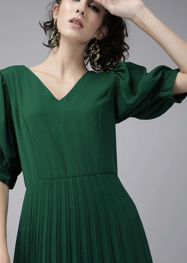 Elegant Green Pleated Dress