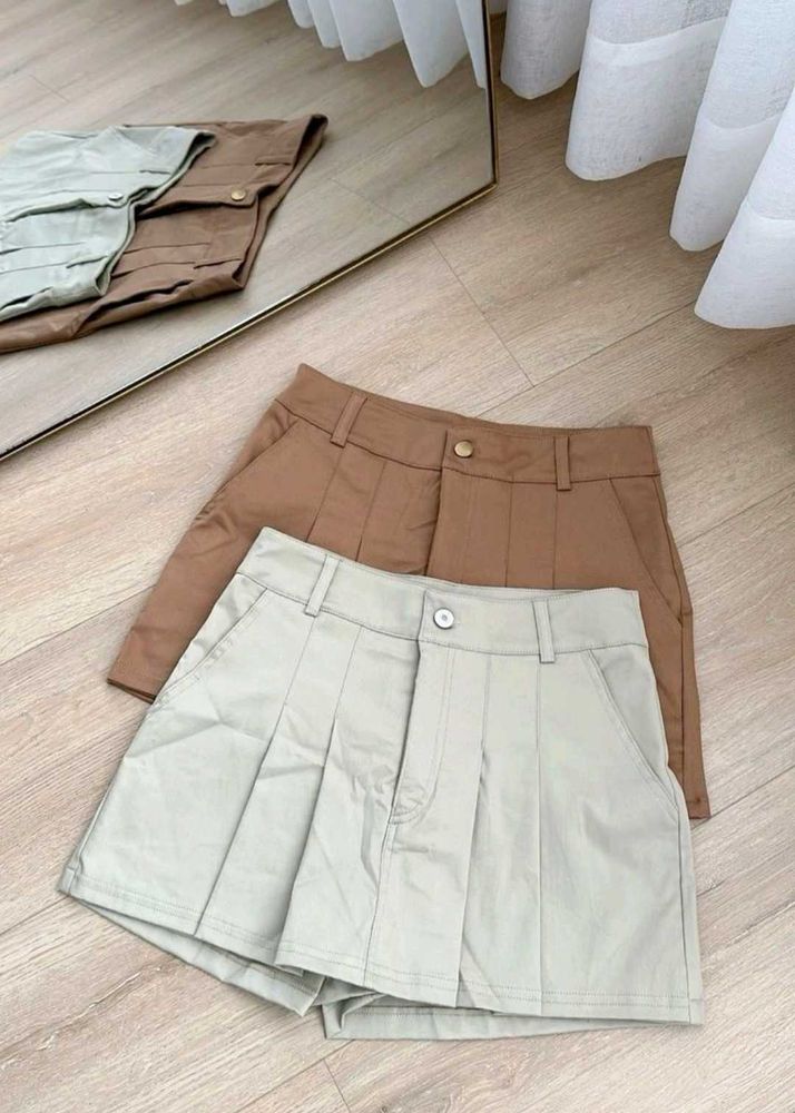 Mini pleated skirt