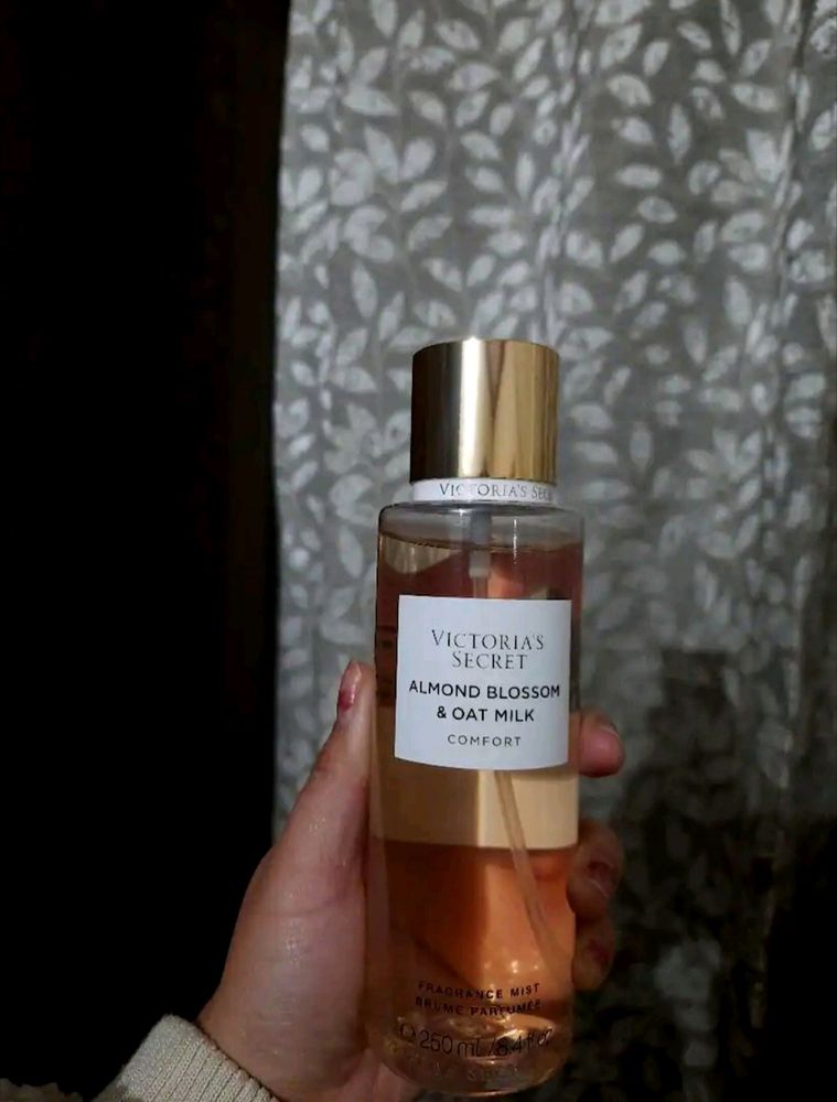 Victoria&#39;s Secret Almond Blossom &amp; Oat Milk Mist