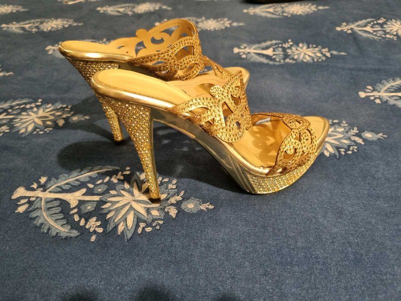 Golden Party Stilettos 🥳