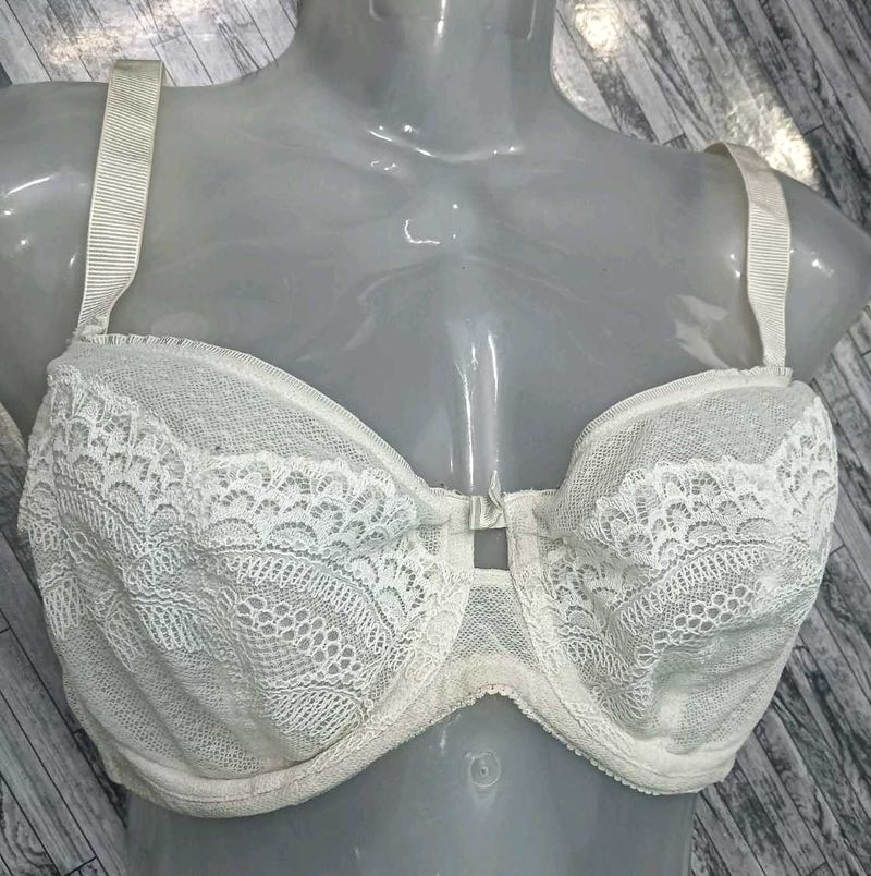 32 D Size Hot Look 💚