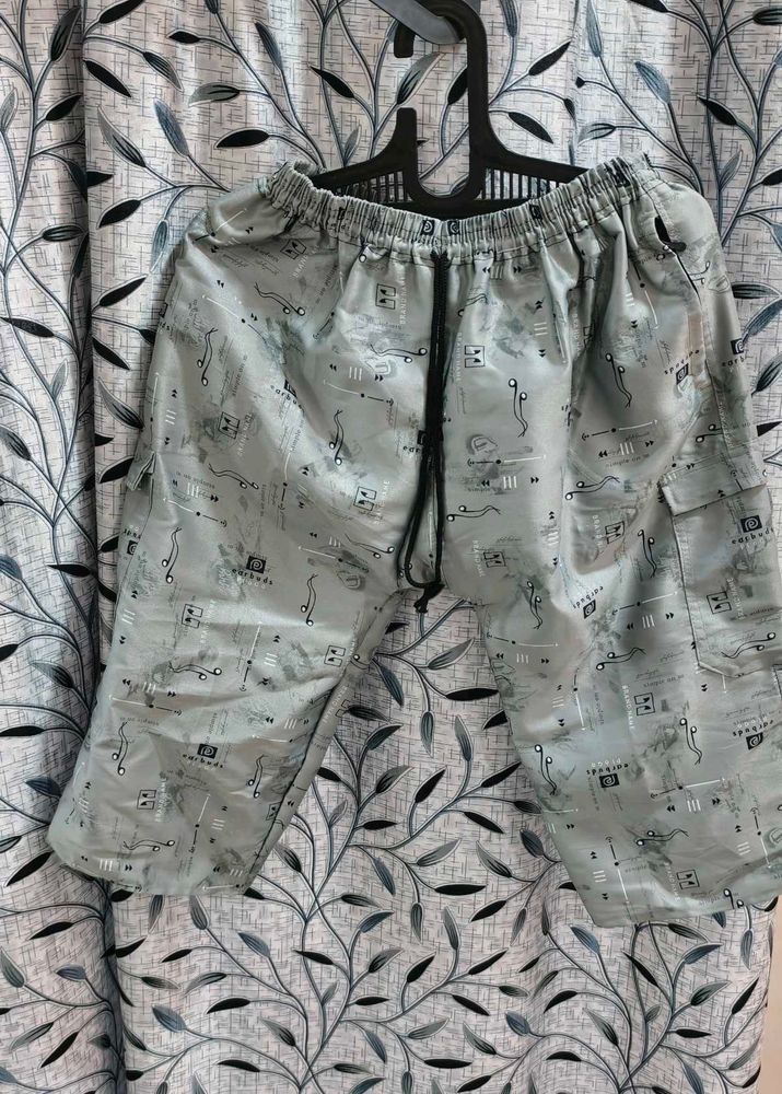 🩳 Men&#39;s Printed Lounge Shorts – Light Grey Tech P