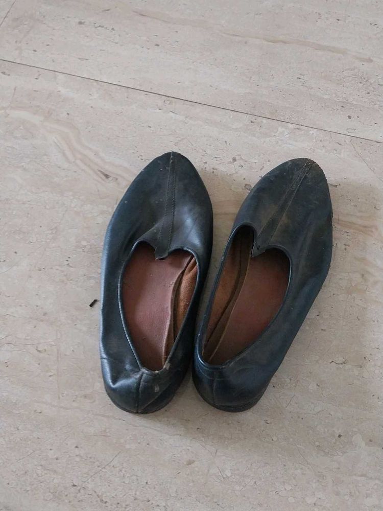 I Am Selling All Shoes At 3000