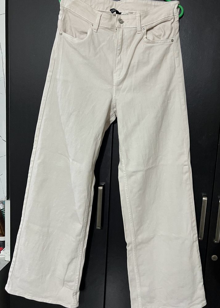H&amp;M White Flared Jeans 🤍