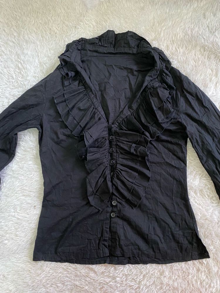 Y2K fitted Ruffled Black Top