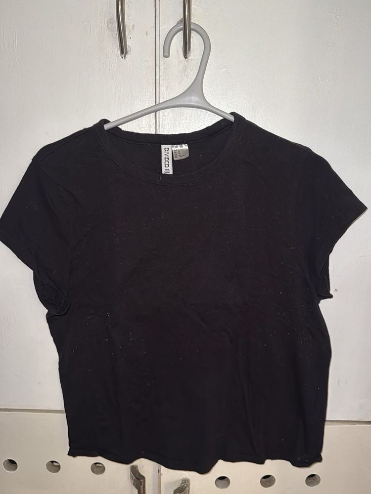 Black Cropped Tee - Divided