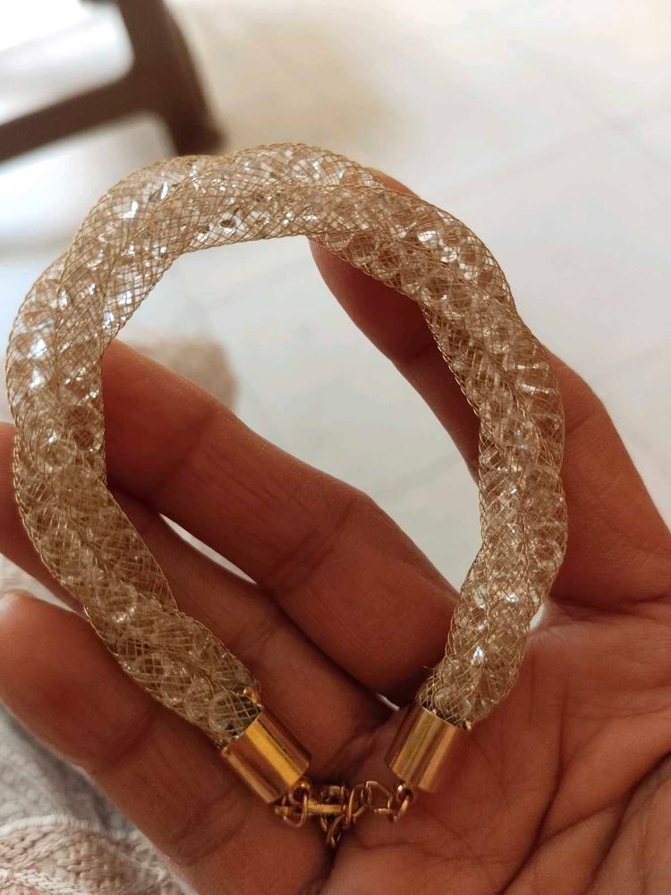 Golden Bracelet With Shimmering Diamonds Accents