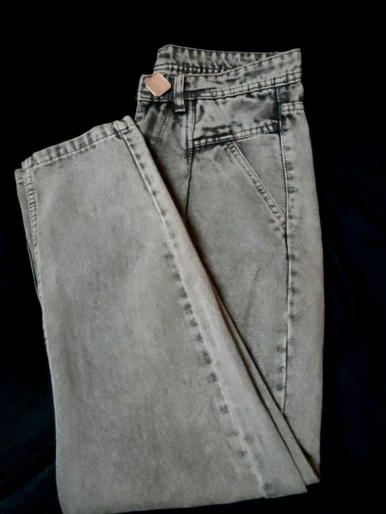 Women  Fade Relaxed Tapered Mom Jea
