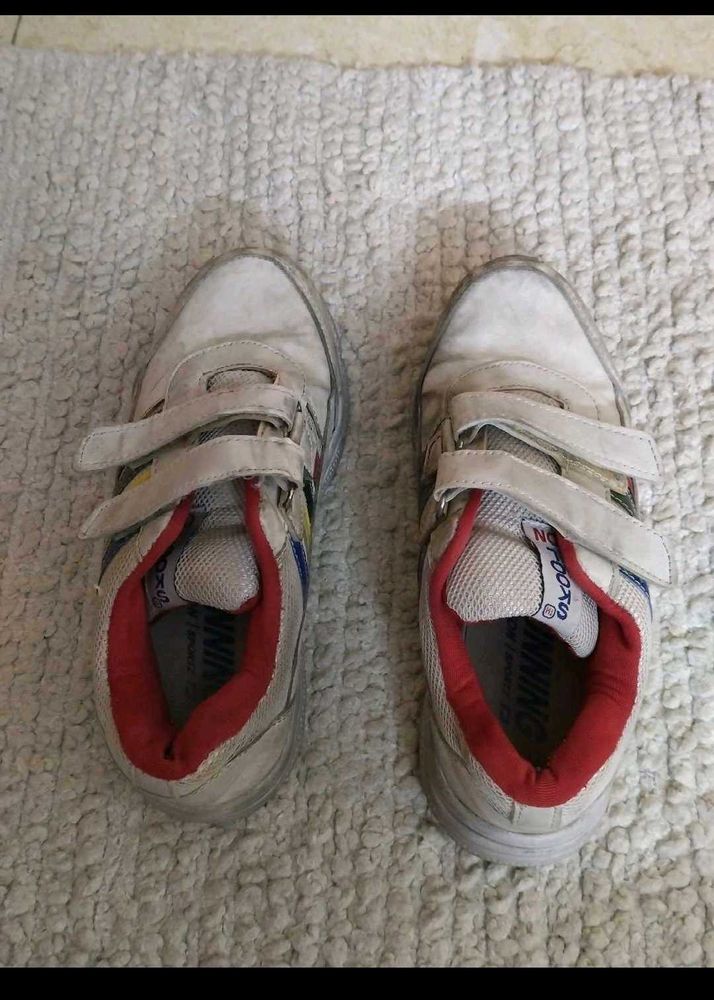 Ye White Shoes Hai