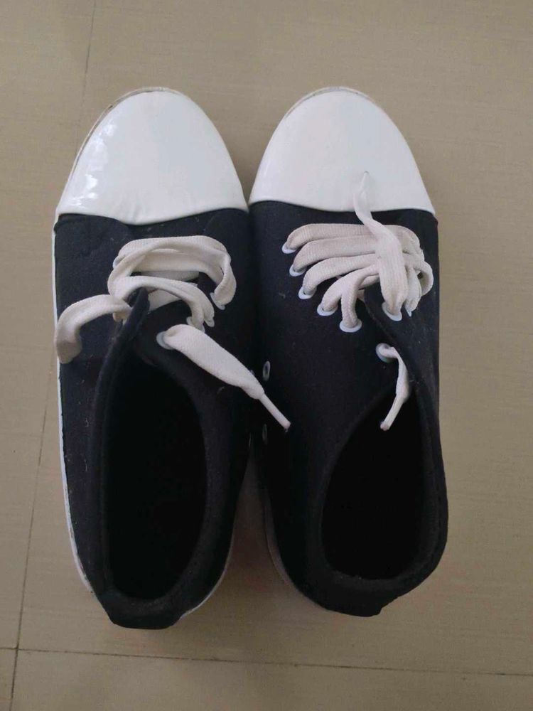 Stylish Black &amp; White Sneakers