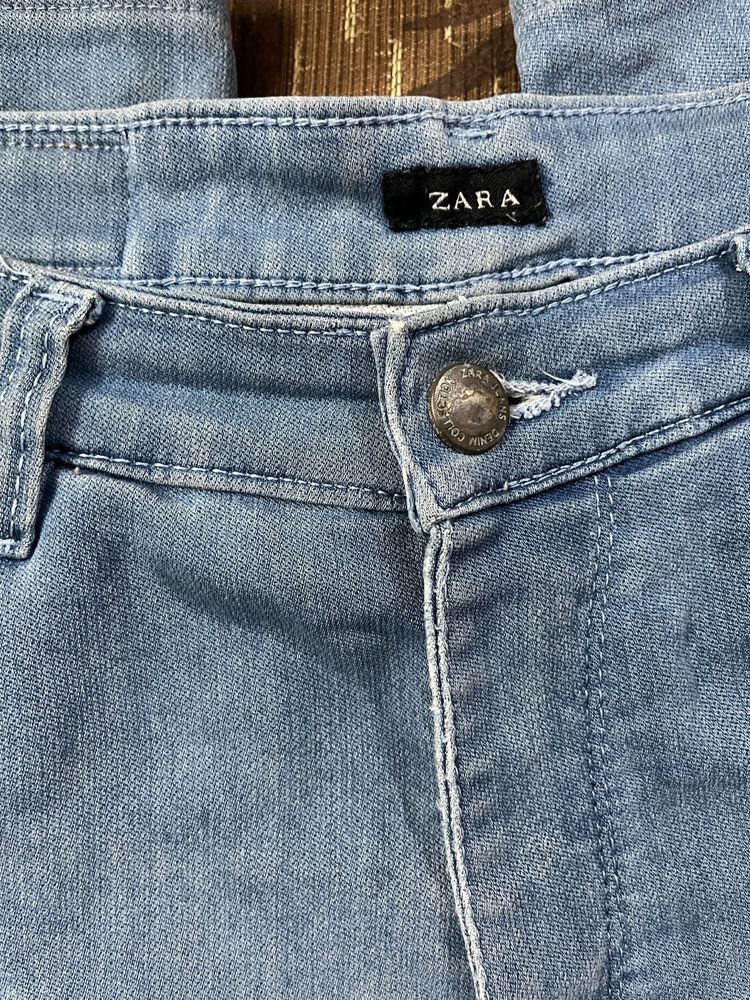 Zara Light Wash Denim Jeans
