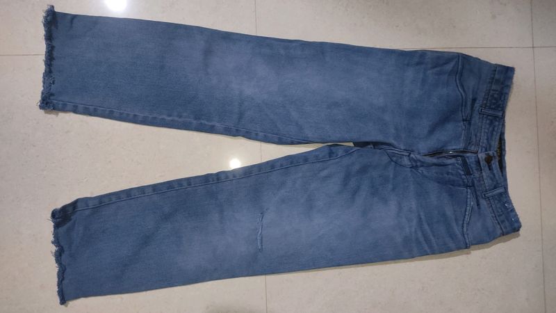 Women Damaged Jeans