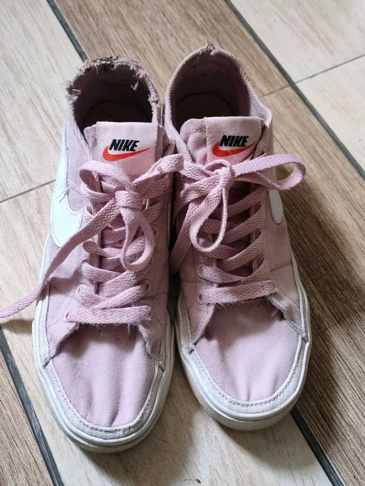 Nike Court Legacy Uk4.5