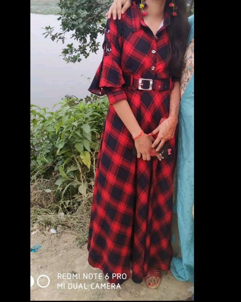 Red Collar Gown ..