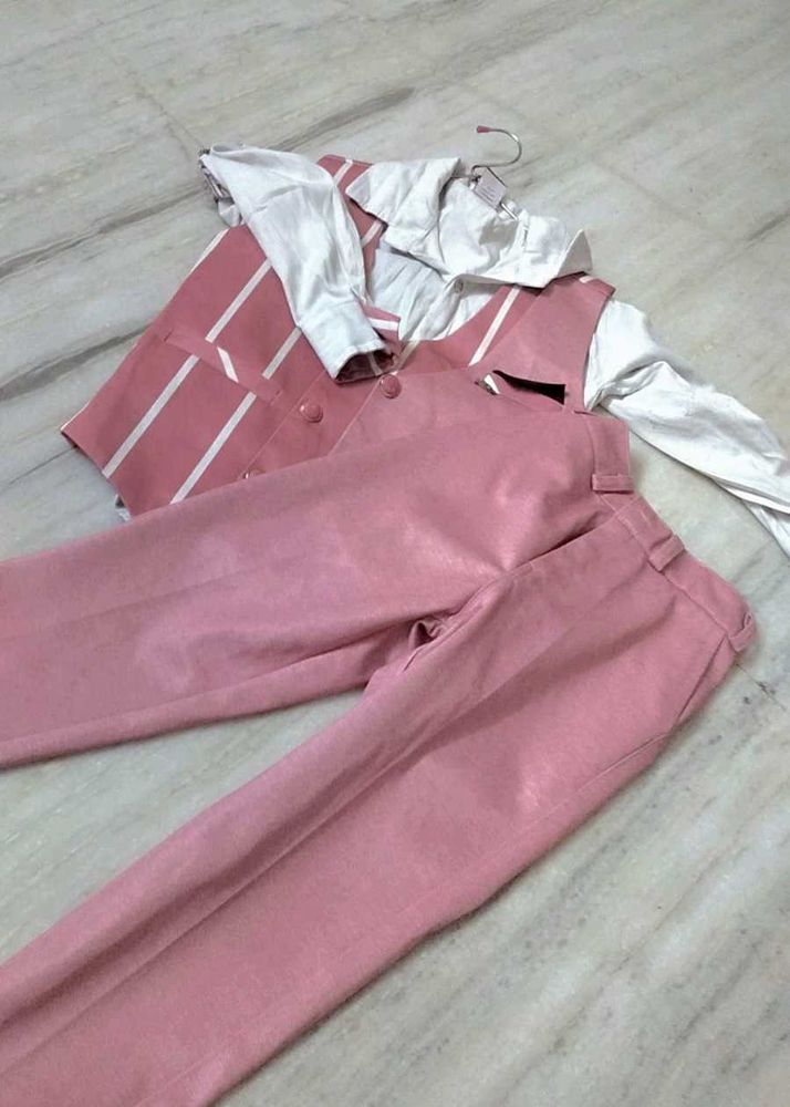 Beautiful Set Of Party Wear Pants Coat T-shirt 🎀