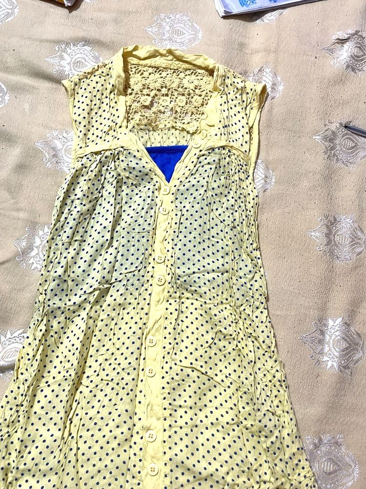 butter yellow polka dot top (small size)
