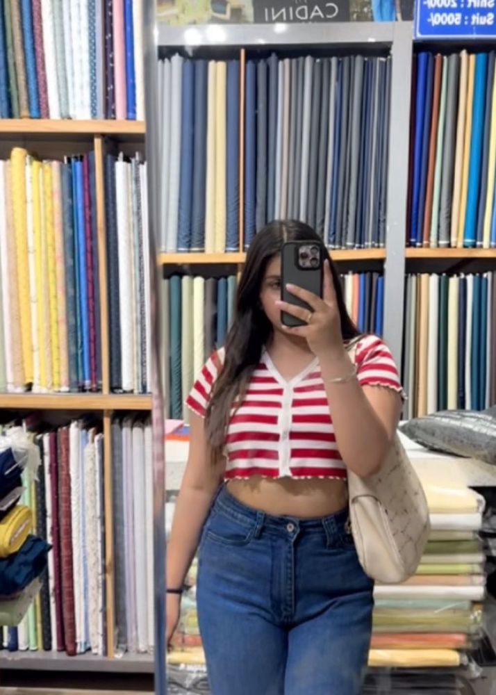 Chic Red &amp; White Striped Crop Top