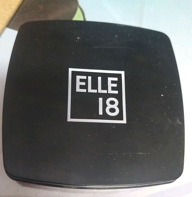 ELLE 18  Compact Face Powder