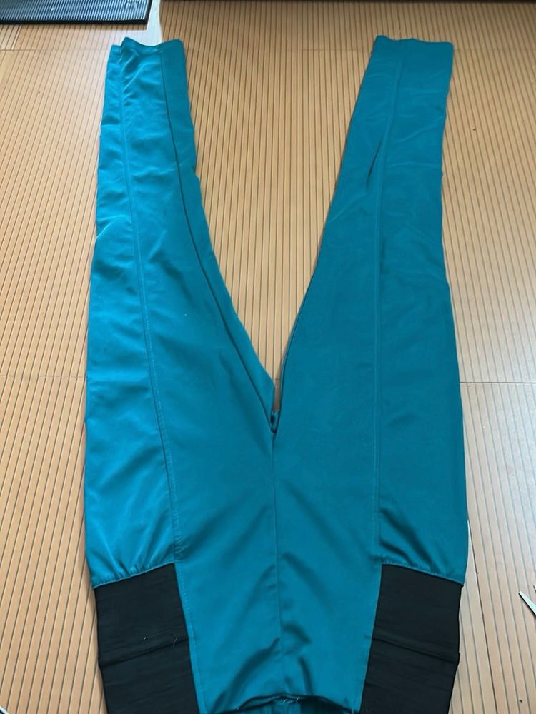 P20Stylish Teal Gym Leggings