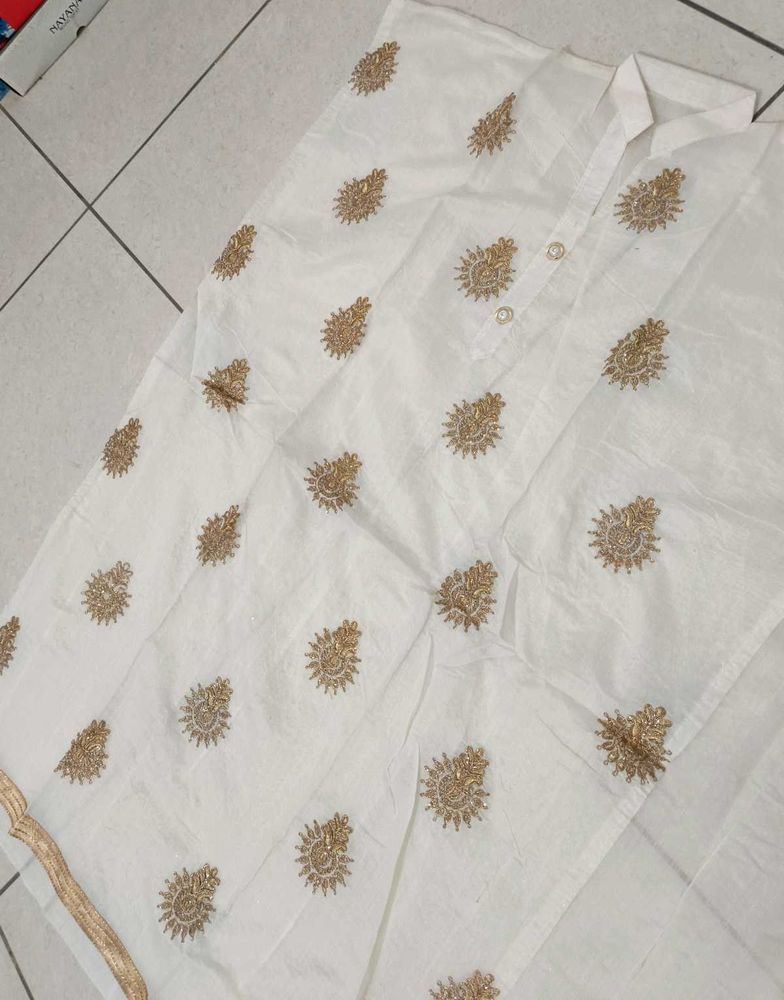 Limited time 🔴.Elegant Embroidered Kurta