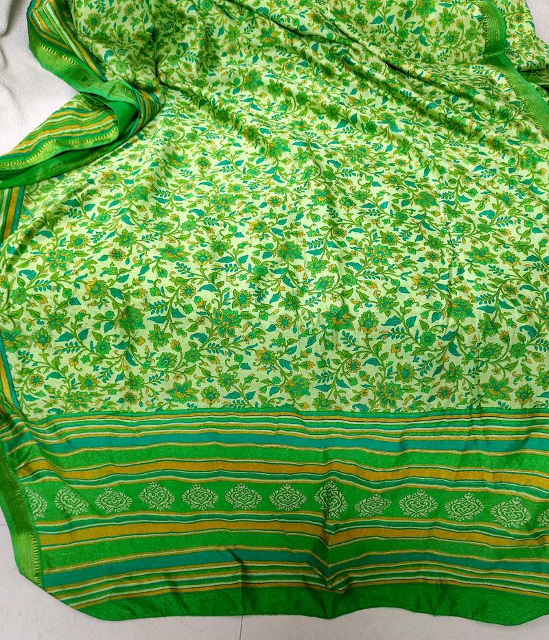 Green Floral Silk Blend Saree With Lining Blouse