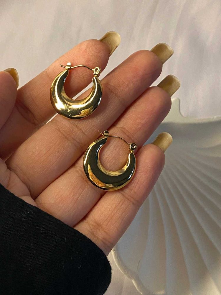 Stunning Gold Anti Tarnish Hoop Earrings