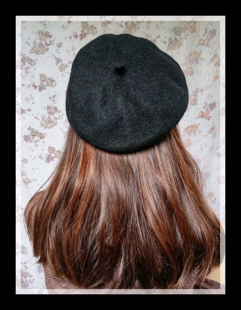 Chic Black Beret