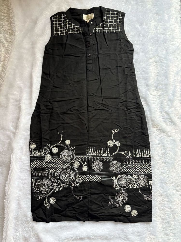 Black Sleeveless Midi Dress