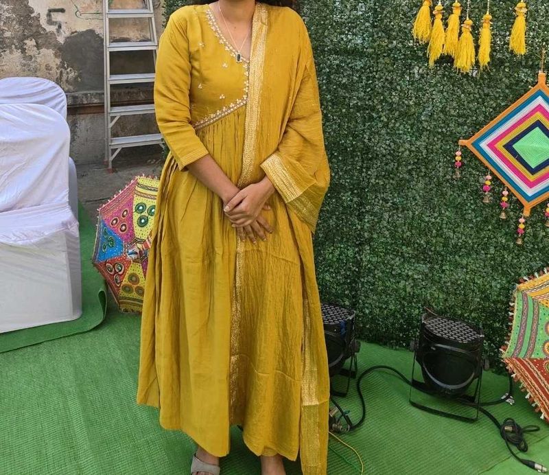 Naira Cut Kurta And Odhani Set