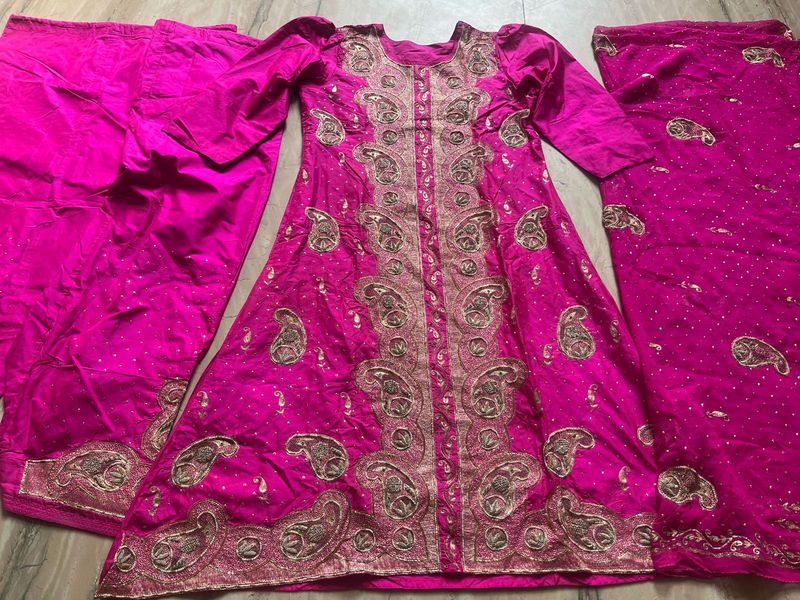 Sale 🔥Bridal Pink Embroidered Anarkali Suit