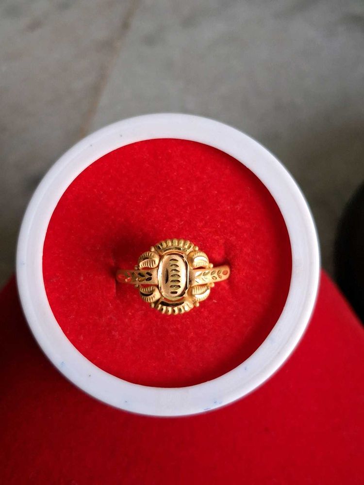 Elegant Gold Ring