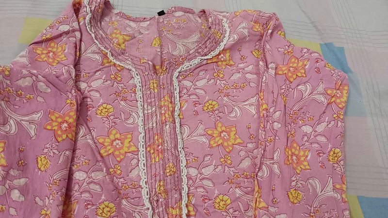 Women Pure Cotton Kurta Light Pink Colour