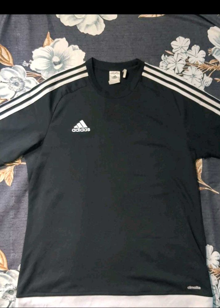 Adidas Tshirt