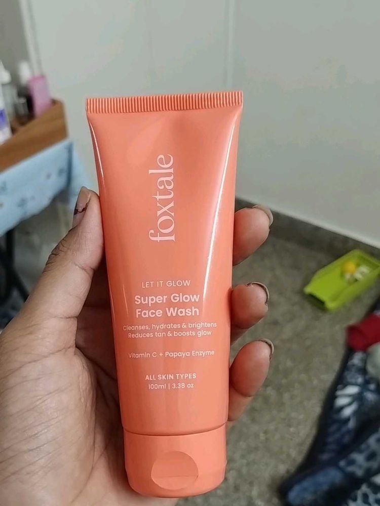Foxtale Super Glow Face Wash