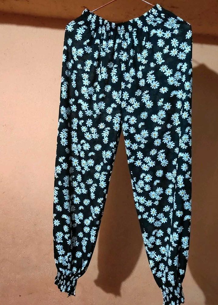 Daisy Print Joggers