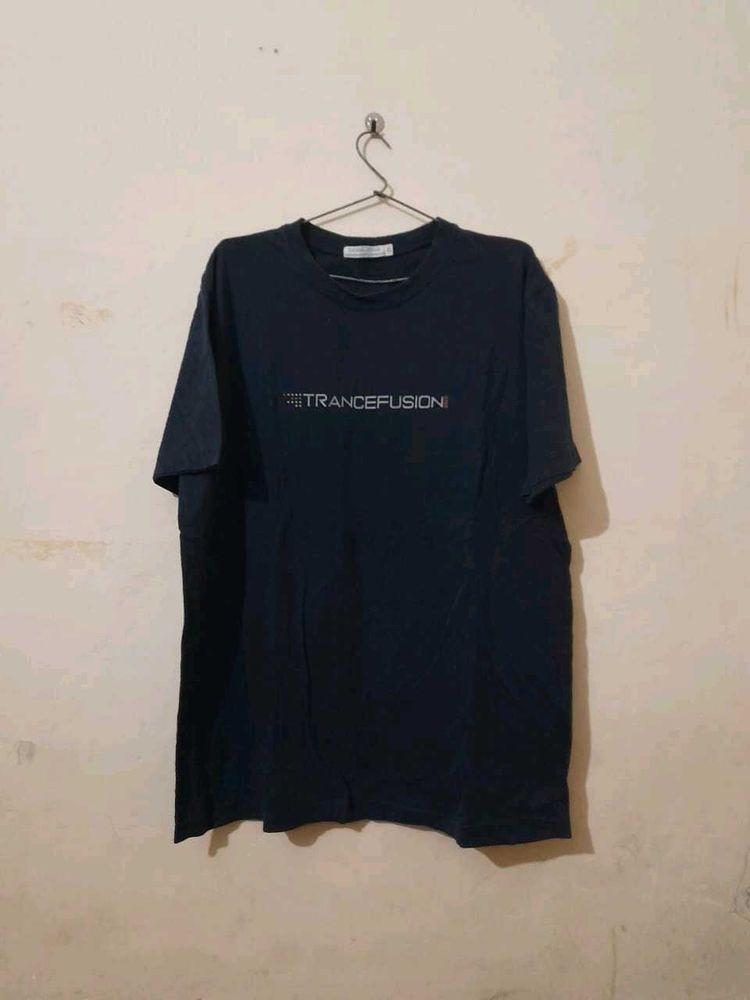 T Shirt In Good Condition ( Non Returnable )