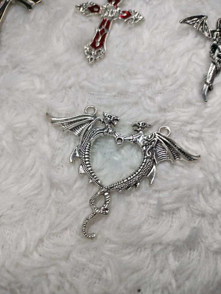 Double Dragon Pendant