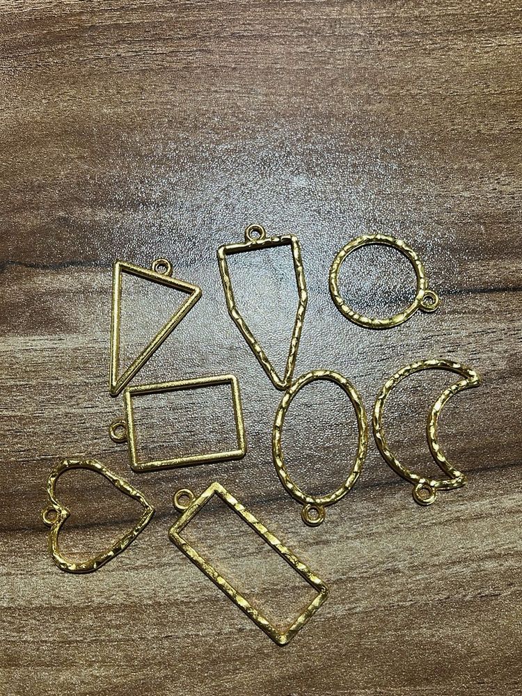 Golden Resin Open Necklace Charm