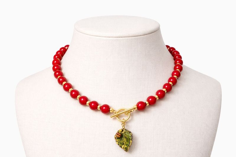 Red Bead Necklace with Leaf Pendant ❤️🍃