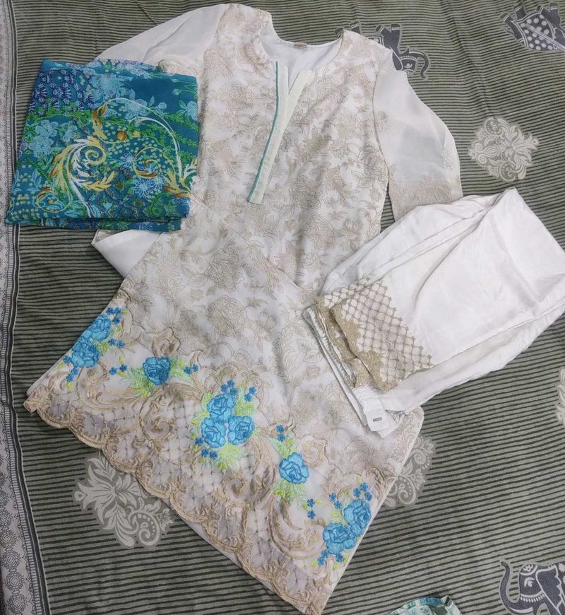 Floral Embroidered Kurta Set