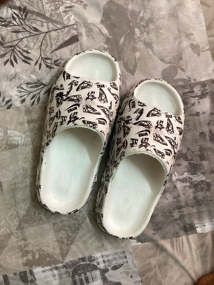 Printed Slide Slippers – Size 39