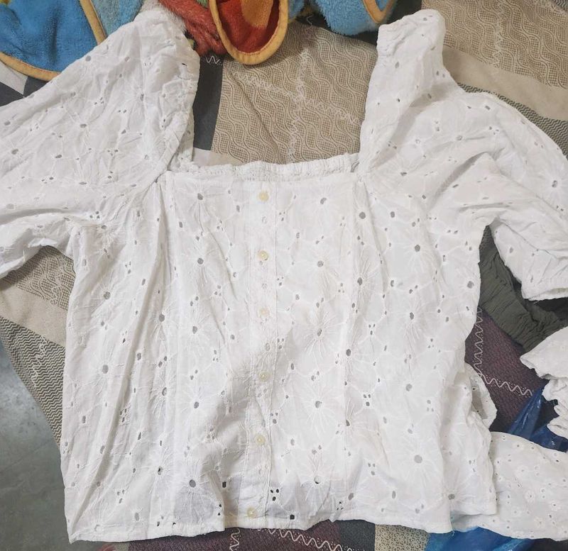 Chic White Embroidered Crop Top