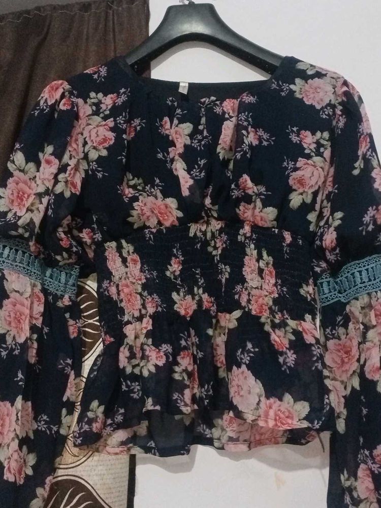 Floral Print Top ✨