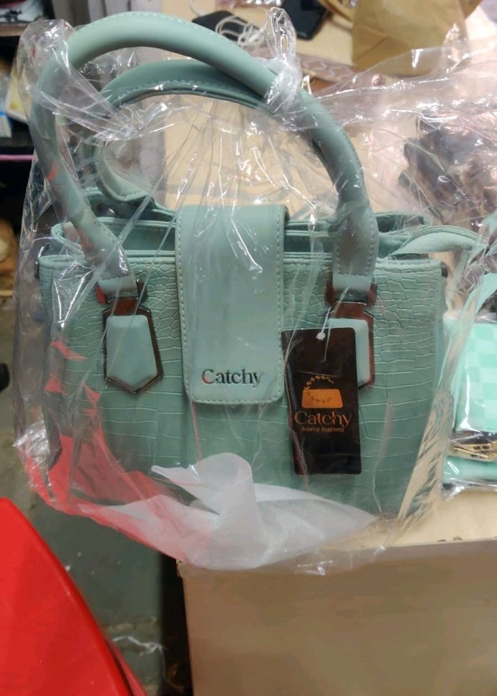 PREMIUM QUALITY CATCHY 3 COMPARTMENT HANDBAG @600R