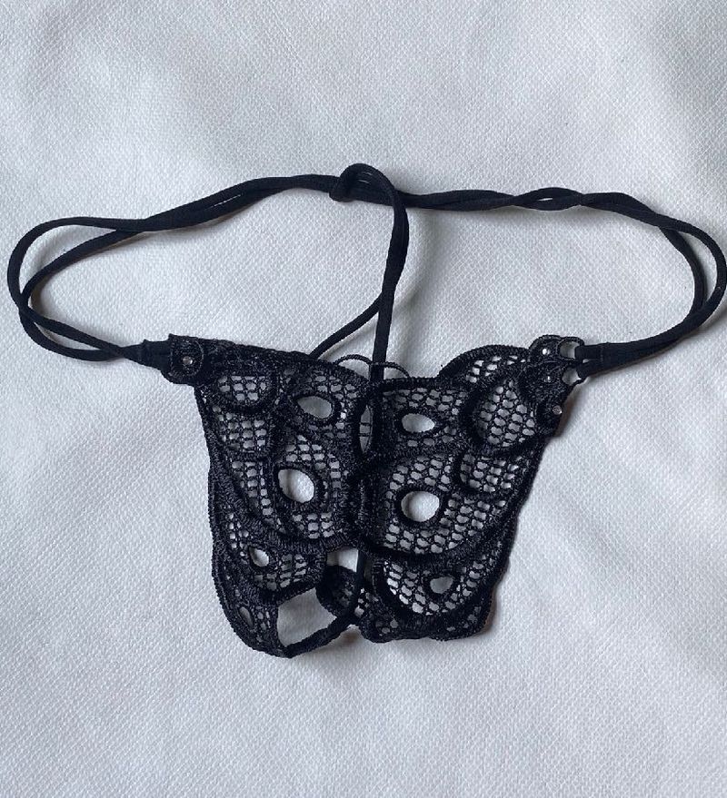 Lace detailed thong