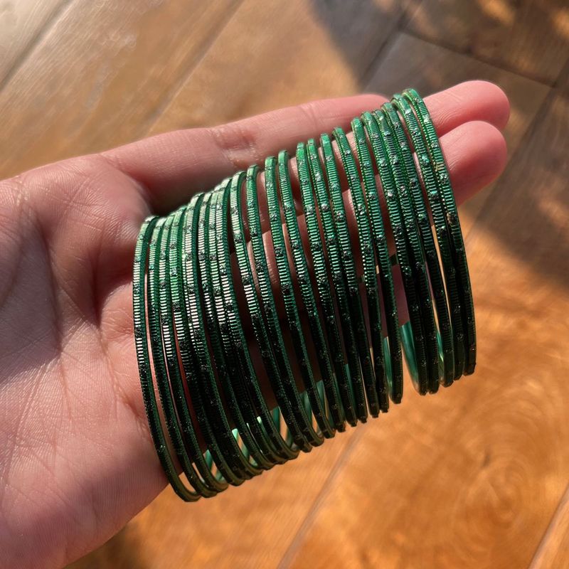 Sparkly Green Bangles Set