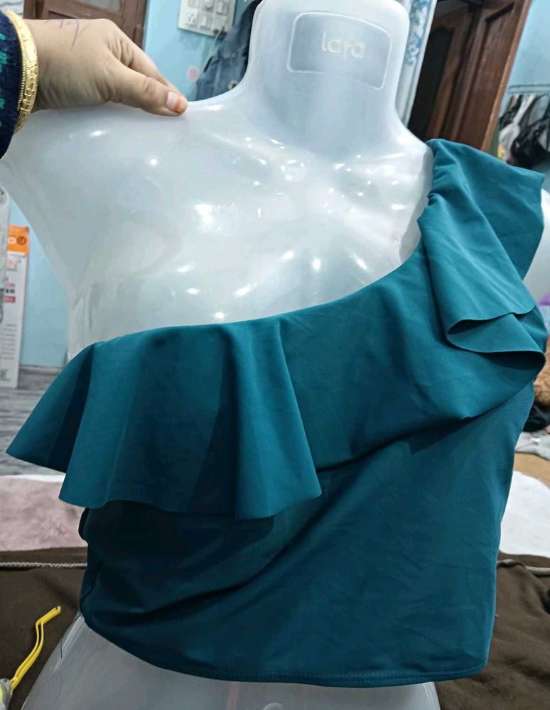 Ruffled One🖤-Shoulder Top