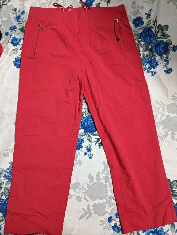 Red Capri Pants 🔥